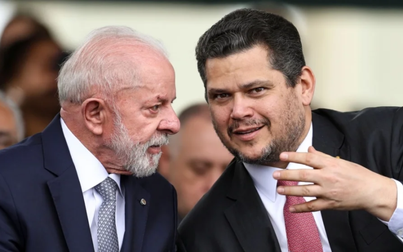 Alcolumbre busca Lula para retomar relação após derrota