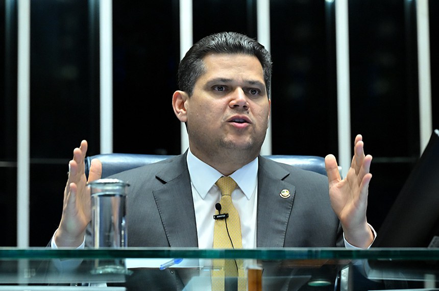 Alcolumbre evita compromisso sobre PEC da jornada 6x1
