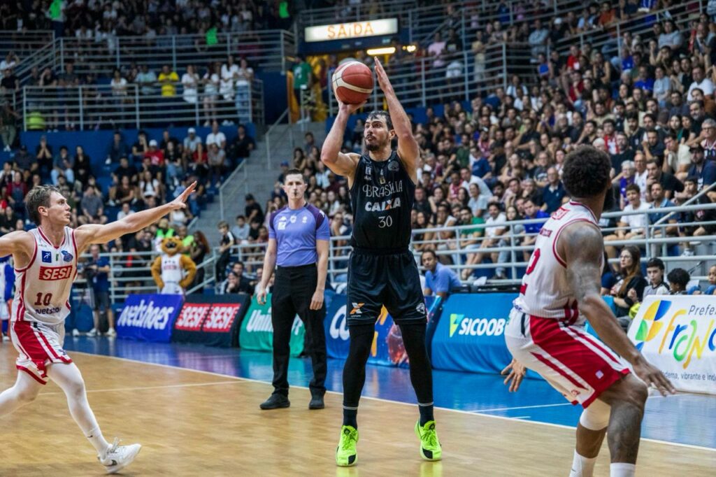 Brasília vence Franca fora e força jogo 5 no NBB