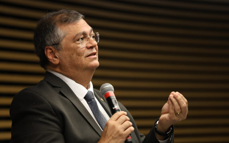 Dino critica autocontenção e defende STF: 'não somos inimigos