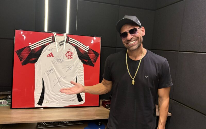 Manto sagrado do Flamengo em rifa para casa de Dona Rosi