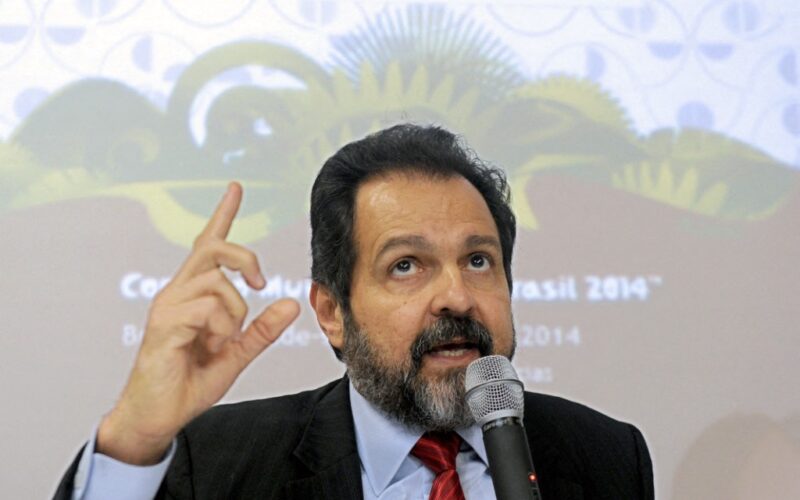 PT brasiliense fecha chapas; Agnelo concorre