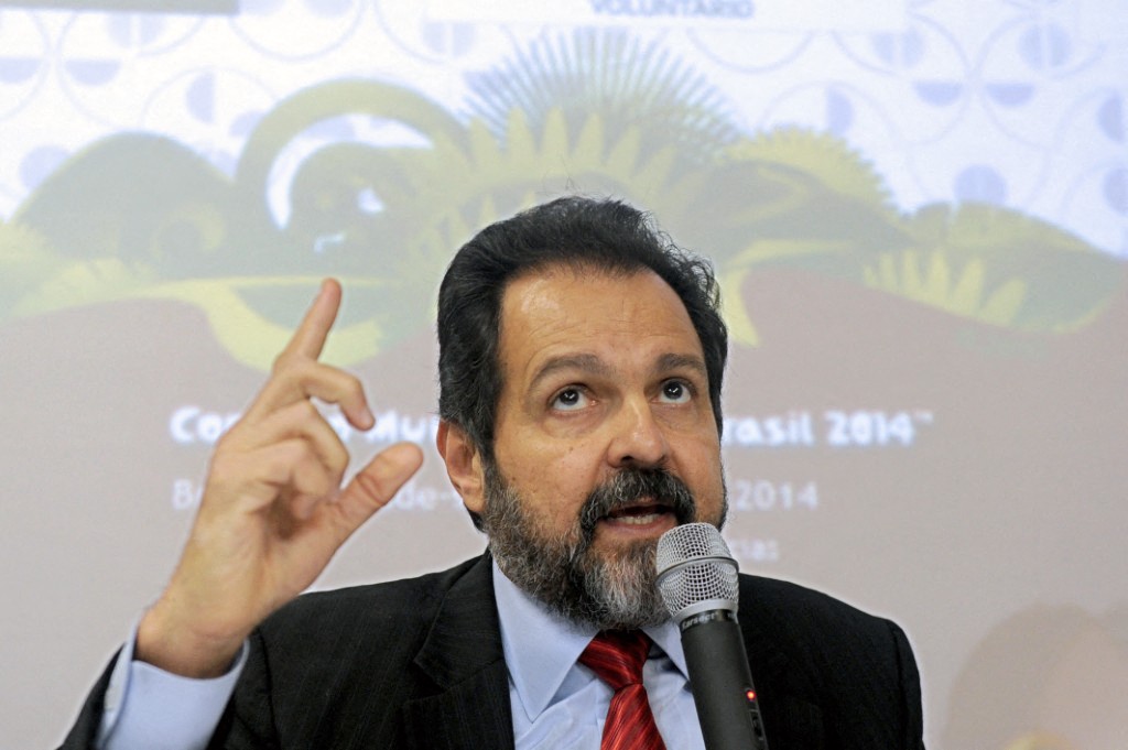 PT brasiliense fecha chapas; Agnelo concorre