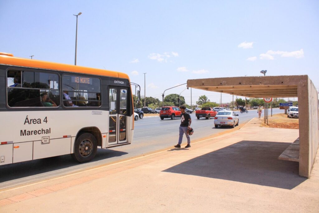 Roubos em ônibus do DF caem 52% em 2025 com fim do dinheiro