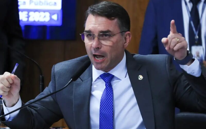 Flávio vê perseguição estatal em ação policial contra produtora de filme