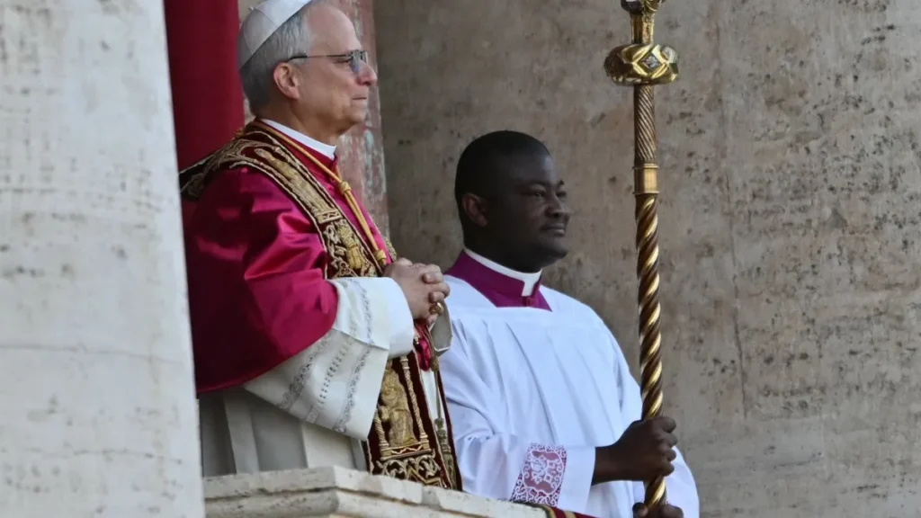 Papa promete Igreja segura após reunião com vítimas