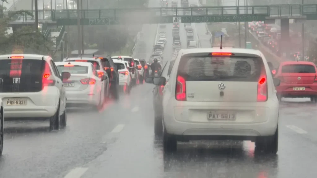 DF: Dia dos Namorados terá chuva e trovoadas, alerta Inmet
