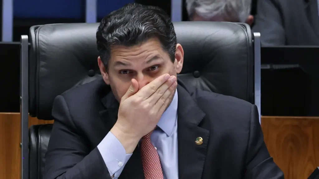Alcolumbre pautará PEC de agentes de saúde na próxima semana