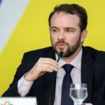Durigan debate finanças verdes e se reúne com Dilma na China