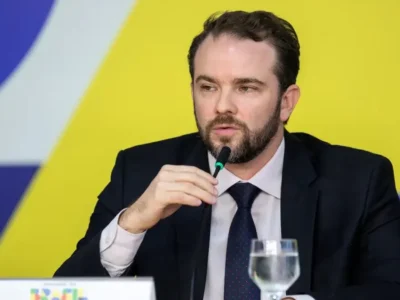 Durigan debate finanças verdes e se reúne com Dilma na China