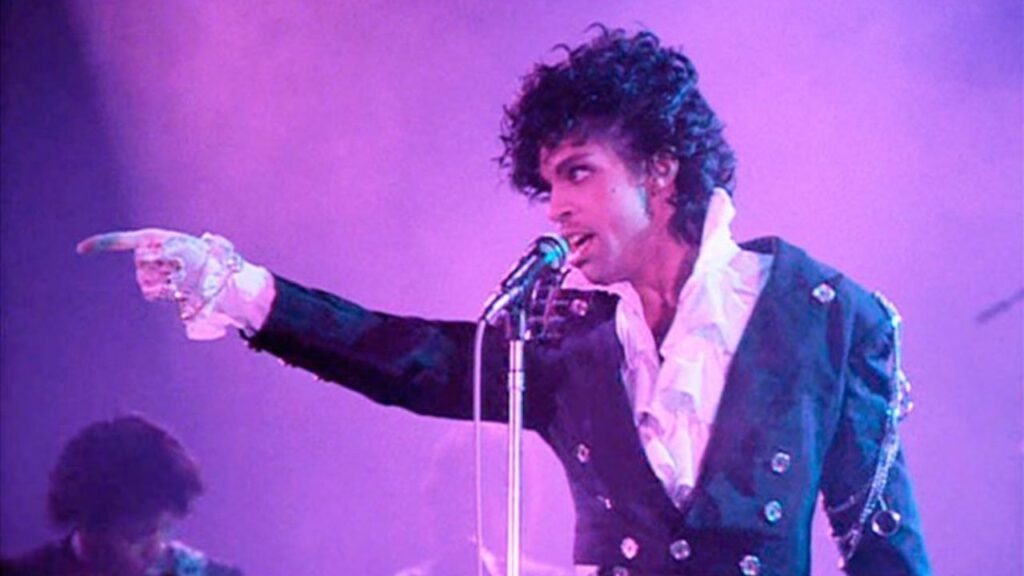 Prince: novo disco póstumo "Timeless" será lançado em agosto
