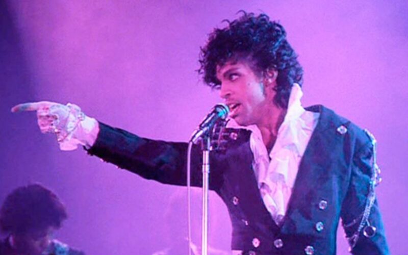 Prince: novo disco póstumo "Timeless" será lançado em agosto