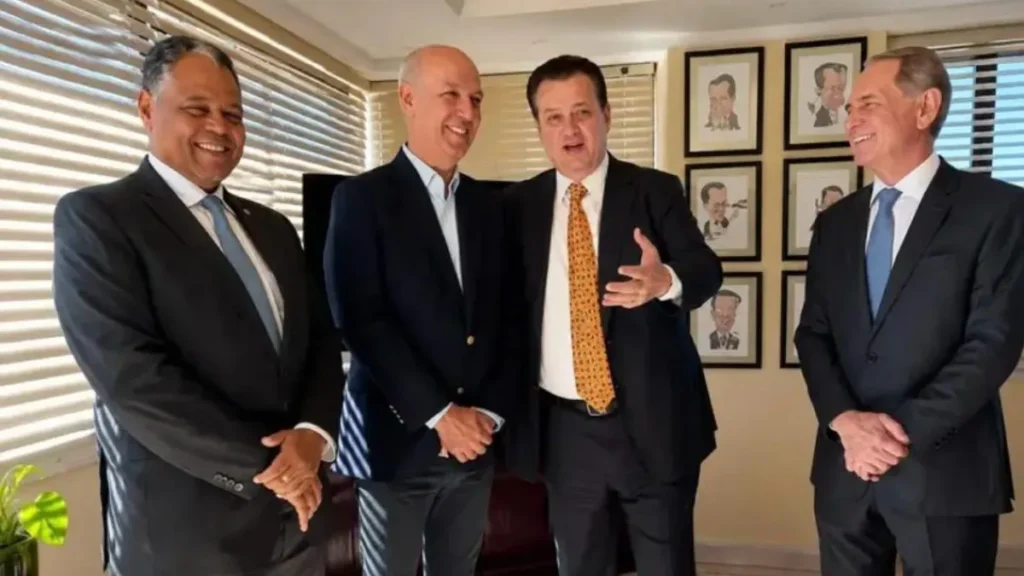 Kassab anuncia apoio a Arruda e critica carga tributária