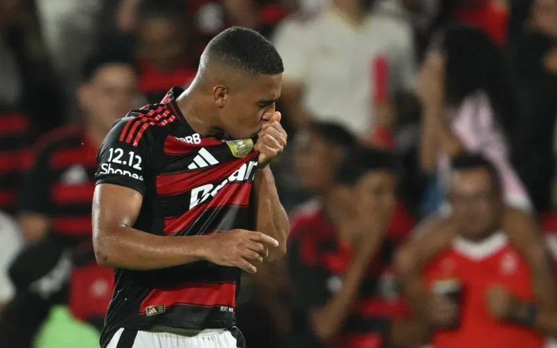 Samuel Lino brilha, Flamengo vence Benfica e leva Troféu do Algarve