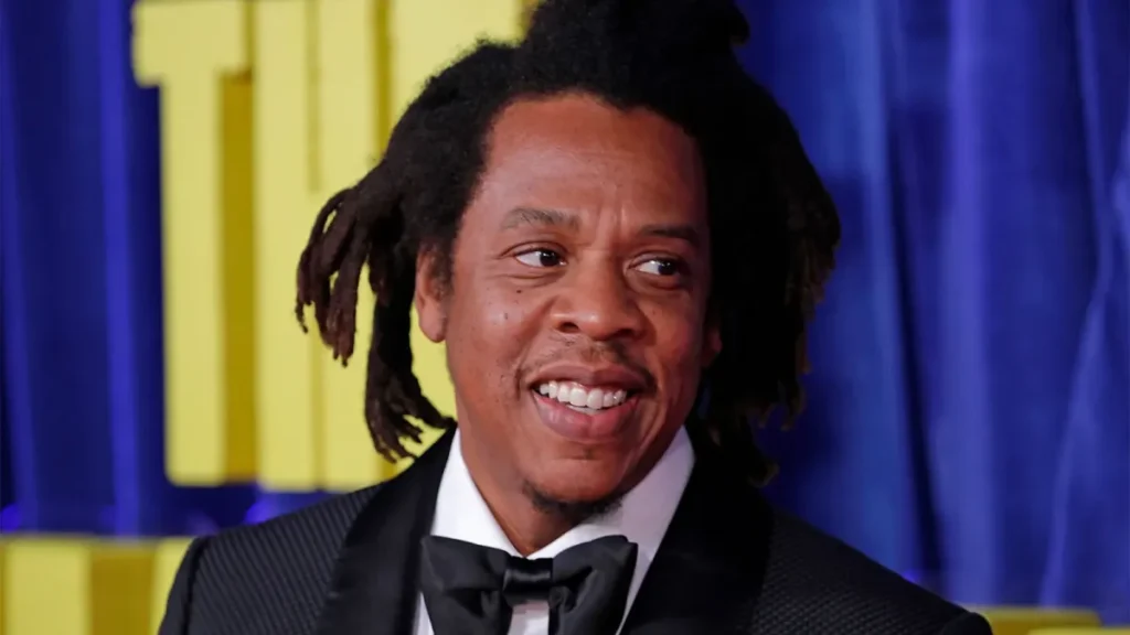 Jay-Z leva Rihanna ao palco e ela brinca: 'Estou enferrujada