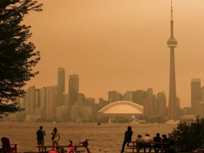 Fumaça de incêndios no Canadá cobre os EUA e Nova York