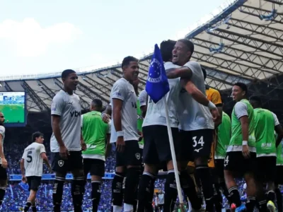 Botafogo vence Cruzeiro no Mineirão e sobe na tabela do Brasileirão