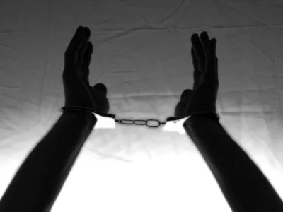 Jovem é preso por ferir três familiares com garrafa em Ceilândia