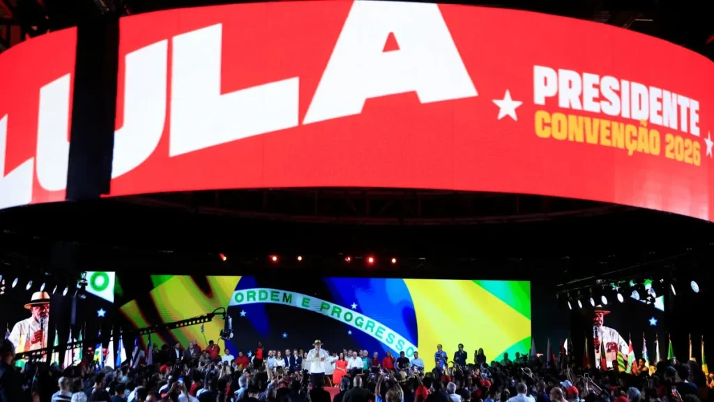 Vermelho, onça e Panamá marcam convenção de Lula