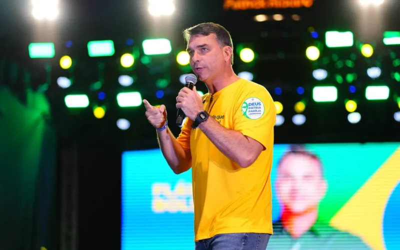 Flávio diz que aceitará resultado e que TSE será diferente de 2022