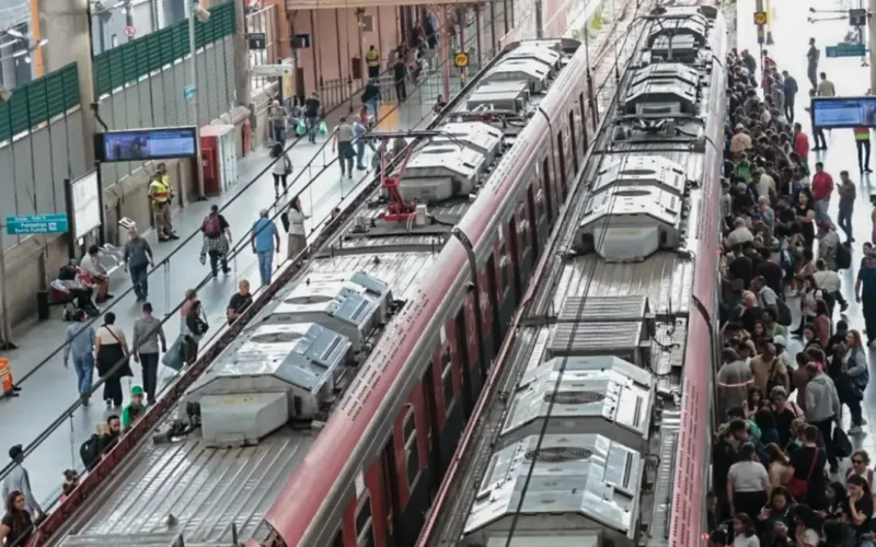 Greve da CPTM paralisa linhas 11, 12 e 13 em SP