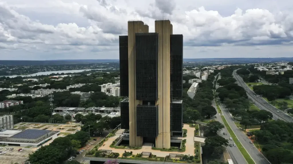 BC reduz Selic a 14% e completa quarto corte seguido