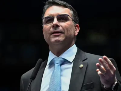 Flávio Bolsonaro: 'guerra psicológica' contra minha campanha