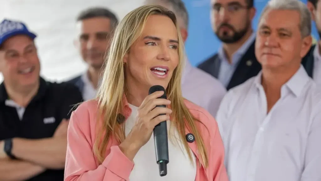 DF: Celina Leão troca secretário de Educação após piora no Ideb