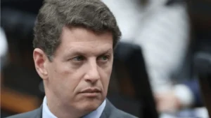 Salles troca suplente e escala D’Ávila para vaga de 1º no Senado por SP
