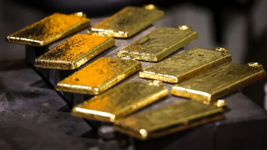 Ouro fecha em alta com foco no Fed; metal supera US$ 4.400