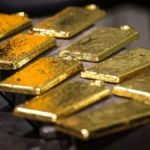 Ouro fecha em alta com foco no Fed; metal supera US$ 4.400