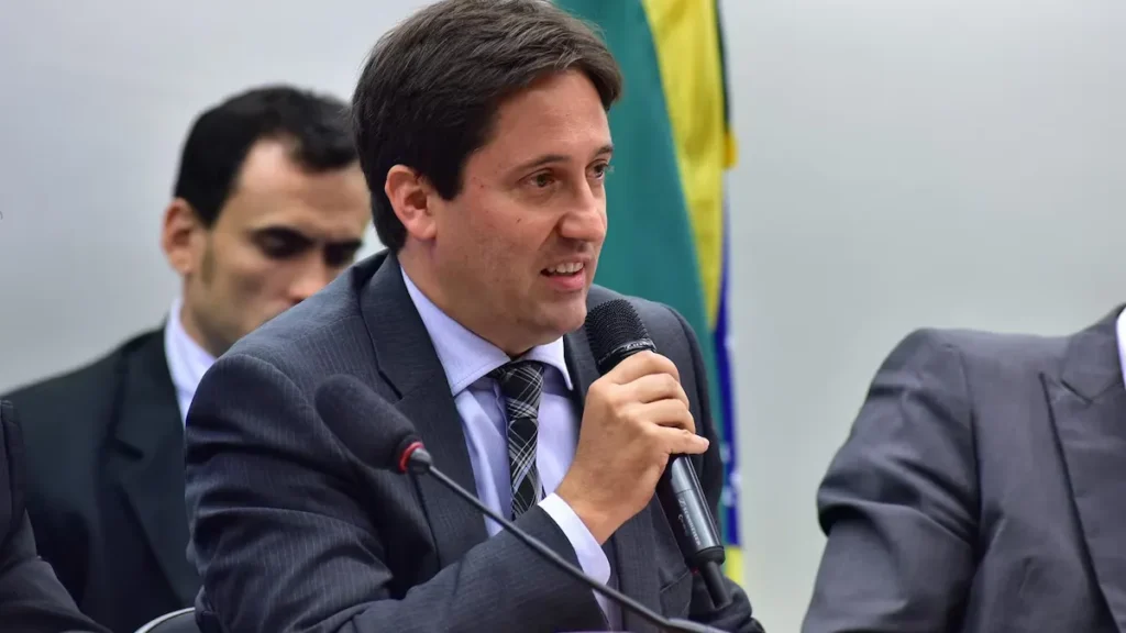PF investiga servidor do BC em venda do Master ao Nubank