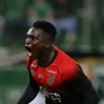 Athletico-PR empata com Bragantino e perde chance de encostar no líder